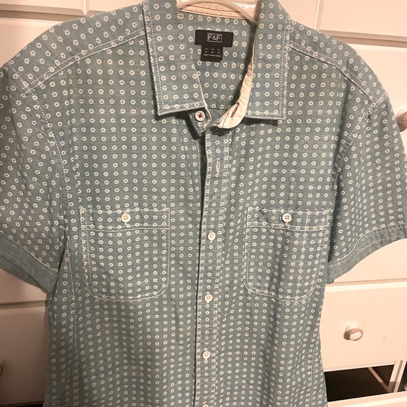Medium button down - Picture 1 of 2